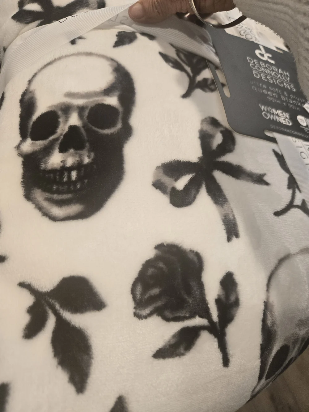 NWT!! Deborah Connolly Black & White Skull & Roses Plush Queen Blanket